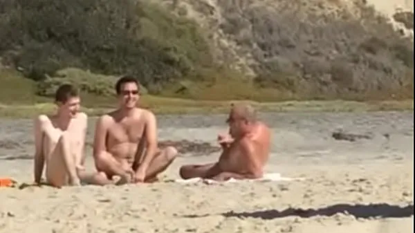Mejores Chicos atrapados masturbándose en una playa nudista películas totales