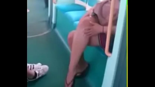 Melhores Rosto de pés cândidos em pernas de chinelo no trem pornô grátis b8 filmes no total