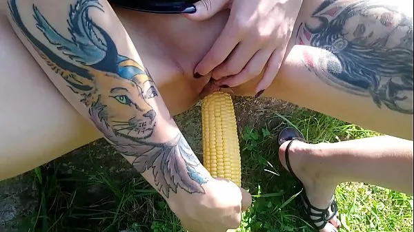 Bedste Lucy Ravenblood fucking pussy with corn in public film i alt