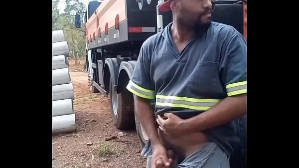 최고의 Worker Masturbating on Construction Site Hidden Behind the Company Truck 총 영화